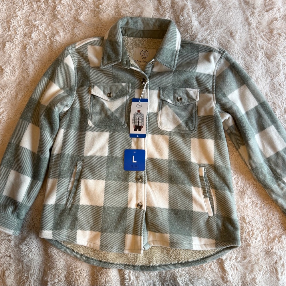 Women’s Sage Collective shacket - Green and White